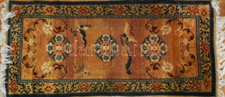 Keleti faliszőnyeg, cca 78x170 cm