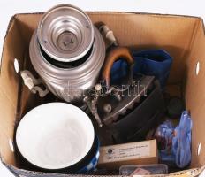 Banános doboznyi vegyes bolha tétel. klf méretű tárgyakkal.