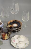 Banános doboznyi üveg, kerámia és porcelán tétel, klf méretben és állapotban