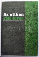 Dénes Tamás - Hegyi Iván - Lakat T. Károly: Az otthon zöld füvén. Magyar bajnoki és kupameccsek köny...