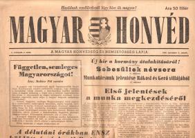 [Folyóirat, 1956.] "Független, semleges Magyarországot! Új hír a kormány átalakításáról. A Forradalmi Honvédelmi Bizottmány parancsa. Négy magyar repülőtér már szabad. Első jelentések a munka megkezdéséről". A Magyar Honvéd lapszáma a forradalom napjaiból. I. évfolyam, 4. szám. (1956. november 2.) Budapest, 1956. Október 23. Nyomda. 4 p. Folio. A Nagy Imre-kormányt támogató honvédségi lap a forradalom politikai és honvédelmi híreit közli. Az utcai harcok szünetelése idején kiadott lapszámunk örömmel számol be róla, hogy a szovjet hadsereg által körbevett hazai repülőterek közül négy felszabadult. A további cikkek a nemzetőrséget uraló fegyelem és rend témáját tárgyalják, interjút közölnek a honvédelmi tárca várományosával, Maléter Pállal, továbbá közlik Kovács Béla kisgazda vezető nyilatkozatát. A tartalomból: Maléter Pál: Független, semleges Magyarországot! -- A sztrájkkal most már magunkat gyengítjük -- Fegyvert az egyetemi hallgatóknak! -- Igazolvánnyal látják el a Nemzetőrség tagjait -- Rákosi és Gerő villájából -- Adalék a Farkas-perhez -- Az MSZMP tovább akarja fejleszteni a demokratikus vívmányokat. Jó állapotú lap, hajtogatva, a hajtás mentén apró szakadásnyomokkal.