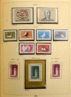 Tartalmas magyar gyűjtemény a Krajcárosoktól 1957-ig, sok jobb kiadással, portókkal, sorokkal, blokk...