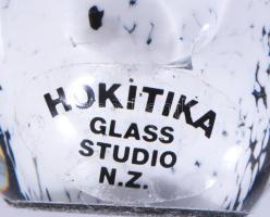 Hokitika Glas anyagában színezett iparművész üveg pingvin figura, jelzett, hibátlan, m: 6 cm
