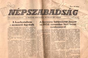 [Folyóirat, 1956.] "A karhatalom nemzeti ügyünk. Szervezkedett, gyilkolt az ellenforradalmi terror, de a földet még sem tudták elvenni a parasztoktól! Több mint másfél ezer vagon áru érkezett a Szovjetunióból hazánkba". A hatalmát megszilárdító, kollaboráns Kádár-kormány hivatalos lapjának, a Népszabadságnak lapszáma a megtorlás kezdődő napjaiban. I. évfolyam, 20. szám. (1956. november 29.) (Budapest), 1956. (Budapesti Lapnyomda). 8 p. Folio. A többpártrendszer bevezetésének hírére az MDP viharos gyorsasággal nevet váltott, és 1956. november 1-jén bejelentette MSZMP néven való megalakulását, egy nappal később pedig megjelent lapja is, a Népszabadság. A hivatalos kommüniké szerint az MSZMP a többpárti demokrácia kommunista pártjaként szolgálta volna a forradalom ügyét. A kommüniké elterelő hadművelet volt: a Népszabadság első lapszámai baráti módon nyilatkoztak a forradalom eredményeiről, de az MSZMP és vezetője, Kádár János már túl volt a szovjetekkel való tárgyaláson. Az új pártszócső, a Népszabadság lassan finomította álláspontját, a november 4-i szovjet bevonulás után hetekig még barátilag nyilatkozott a forradalom eredményeiről. November végi lapszámunk megjelenésének idejére azonban a Kádár-kormány megszilárdította hatalmát, így megkezdhette a forradalom ellenforradalommá nyilvánítását. Lapszámunk egyes cikkei a rendteremtés, a munkafelvétel szükségességét sugallják, a szovjet gazdasági segítség mértékét elemzik, illetve megkezdik az ellenségképzés folyamatát. A tartalomból: A brigádból hadsereg lesz -- Aki fegyvert, lőszert talál, jelentse a tűzszerész alakulatoknak -- Levél egy fiatal lányhoz, akit "deportáltak" -- Új otthonokért -- Újjáépül a Mártírok útja 73. Segít a miniszter. Szerelik a fűtést. Az egész ország gyógyítja a sebeket -- Dolgozni kell! -- A Pravda budapesti tudósítása -- Kéthly Anna a magyarországi ellenforradalomról. [A Kéthly-nyilatkozat az itt idézett módon aligha hangozhatott el, ám a külföldön tartózkodó, és hazánkba soha többé vissza nem térő Kéthly Anna nem tiltakozhatott a Népszabadság durva sajtócsúsztatása ellen.] A kissé gyűrött címoldalon felül, a szövegtükrön kívül gyermekrajz. Korának megfelelő állapotú lapszám, hajtogatva, a hajtás mentén apró szakadásnyomokkal.