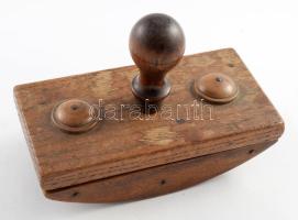 Régi fa tapper, papírtartóval, h: 15 cm