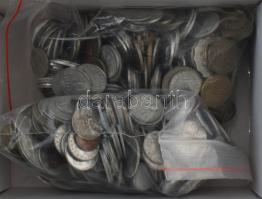 Vegyes, főleg magyar és külföldi érmetétel mintegy ~1,2kg súlyban T:vegyes Mixed, mostly Hungarian and foreign coin lot (~1,2kg) C:mixed