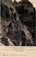 Tátra, Magas-Tátra, Vysoké Tatry; A Lomnici-csúcs megmászása a Téry menháztól a Jordan úton keresztül. Kiadja Feitzinger Ede 346. 1903. 13. / Besteigung der Lomnitzer-Spitze v. Téry-Schutzhaus über den Jordanweg / mountain peak, climbing of Lomnicky Stít (gyűrődés / crease)
