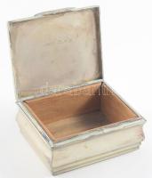 Fém díszdoboz, fa betéttel, 11x10 cm