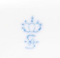 Sitzendorf teázó lányka pár, jelzett, szoknyafodron sérüléssel, 19x18 cm