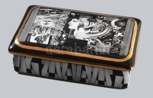 Hollóházi Szász Endre által tervezett mintával díszített bonbonier. Matricás, jelzett, kis kopással,...