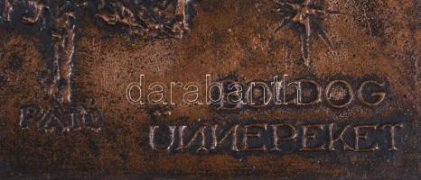 Pató Róza (1934-2018): Karácsonyi jókívánság. Bronz, jelzett, 14x9 cm