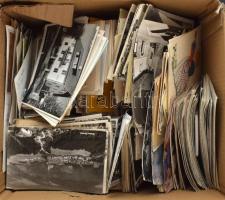 Egy nagy doboznyi (több száz) vegyes képeslap 1910-1980 közöttről / a big box of mixed postcards (1910-1980)