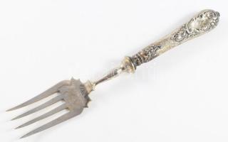 Ezüst (ag) nyelű tálalóüvilla, sérüléssel, h: 25 cm