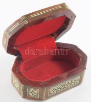 Intarziás kis fadoboz, 12x7,5 cm