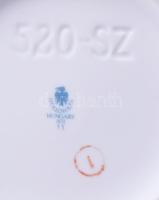 Hollóházi Szász Endre tervezte mintával díszített váza. Kézzel aranyozott, jelzett, hibátlan, m: 25,...