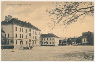 1917 Orsova, Honvéd laktanya. Hutterer G. kiadása / K.u.K. military barracks (gyűrődés / crease)