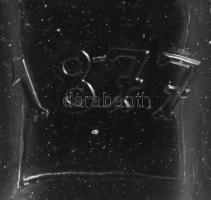 1877 felirattal csavaros üveg, m: 22 cm