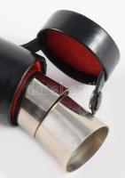 2 darab fém kupicás üveg, tartóban