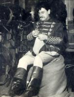 René-Louis Lafforgue (1928-1967) francia színész fotója, Paris, Pathé Marconi, üvegezett fa keretben, paszpartuban, sérült üvegezett keretben, 21x16 cm, keret: 35x28 cm