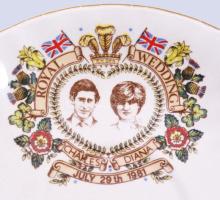 Staffordshire csészealj Diana Spencer és Károly herceg esküvője emlékére, hibátlan, d: 14,5 cm