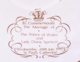 Staffordshire csészealj Diana Spencer és Károly herceg esküvője emlékére, hibátlan, d: 14,5 cm