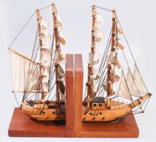 Könyvtámasz a Mayflower makettjával, jó állapotban, együtt 34x30 cm