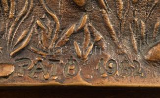 Pató Róza (1934-2018): Lovak. Bronz fali relief. Fa alapon. jelzett 32x20 cm