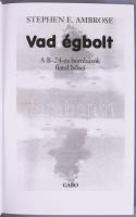 2 db könyv repülők témában: Stephen E. Ambrose: Vad égbolt, a B-24-es bombázók fiatal hősei. nh., 20...