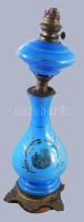 Nagyméretű kék üveg petróleumlámpa, laza szerelékezéssel, m: 56 cm