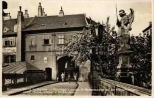 Pozsony, Pressburg, Bratislava; Szent Mihály szobor a Mihály hídon / Socha Sv. Michala na Michalskom moste, photo