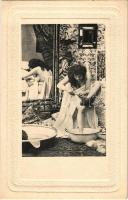 Erotikus hölgy képeslap / erotic lady postcard, Emb. (kis szakadás / tiny tear)