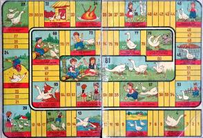 Liba-játék. A számos országban ismert lúdjáték magyar nyelvű változatának kihajtható, színes, illusztrált játéktáblája. (1970 körül). [Budapest, 1970 körül]. [Minerva - Zrínyi Nyomda]. Kihajtható, színes játéktábla, mérete: 320x470 mm 330x480 mm méretű kartonlapon. Színes játéktáblánk a számos országban, a 16. századtól ismert, körökre osztott társasjáték, a lúd-játék játék magyar változatához tartozik. A 2-6 játékos által játszható játék célja játékostársainknál előbb elérni a 81-es számú célmezőre. A kockadobással meghatározott mennyiségű mezőt előre lépve a játékos libafigurájával időről időre illusztrált játékmezőre lép, amelynek utasításait végre kell hajtania, így előre vagy hátra kell mozognia, kimarad egy körből, játékpénzt kell fizetnie vagy éppenséggel játékpénzhez jut. A játék legnagyobb kiszúrása természetesen a kezdőmezőre való visszalépés. Játékunknak nem is annyira játékmechanikája érdekes, hanem grafikai világa, mely hamisítatlanul magyar hangulatot áraszt. 1970 körül készült játékunk nélkülözi ugyan a játékosok valódi döntési lehetőségeit: a játékosok voltaképpen csak utasításokat hajtanak végre; ám ebben az időben a játékélményt a színes mezőkre való lépés falusi eseményei, illetve a versenyélmény önmagában is működtette. Enyhén kopott játéktábla, jobb alsó sarkán apró gyűrődéssel. Vászoncsíkkal összefogott, kétleveles kartontábla.