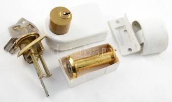 Intex Glob No. 785 rácsavarós cilinderes ajtózár 3 kulccsal, szerelési utasítással.