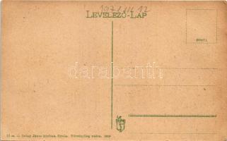 Gyula, Kossuth Lajos utca, férfi kerékpárral. Dobay János kiadása (EK)