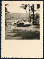 cca 1940 Nyéresháza / Alsóneresznice, Ukrajna, harckocsi, fotó, 9×6 cm
