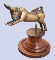 Bronz bika szobor fa talapzaton, m: 20 cm
