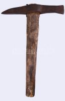 Régi kőfaragó kiscsákány, h: 37 cm