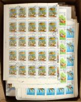 Magyar íváru tétel, benne több száz képes, modern hajtott ív, dobozban