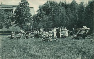 Szliács sunbathing