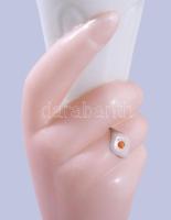 cca 1890-1910 Angol viktoriánus kezet formázó opálüveg váza. Színezett hutaüveg, hibátlan, m: 22 cm