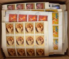 Magyar íváru: több száz modern, képes, motívum hajtott teljes ív, dobozban