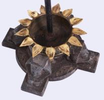 Régi egyiptomi stílusú talpazatú, töltényhüvely díszítéses kandallószerszám tartó, m: 65 cm