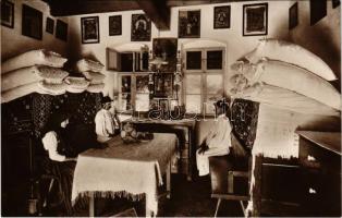 Parasztszoba belseje, magyar folklór / Hungarian folklore, interior of a peasant house. Photo Erdélyi