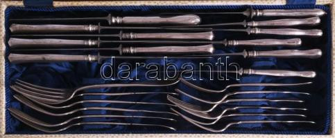 Ezüst (Ag) evőeszköz készlet díszdobozban, jelzett Dianás 6+6 villa, Latzkó mesterjeggyel. Nettó 686 g + ezüst nyelű kések 12 db