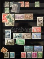 Vegyes külföldi tétel, többpéldányos kiadásokkal, készletek, vegyes anyag, kevés magyarral, 4 db nagyalakú berakóban és 1 db közepesben, dobozban