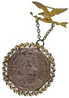 1900 k. "Edison Kerékpár Egyesület" jelzett Ag díjérem díszítménnyel és sas ábrázolású díszítménnyel, "S.G.A. (Scheid Ezüstáru- és Éremgyár)" gyártói jelzéssel (bruttó 48,54g/0.800/47mm) T:XF