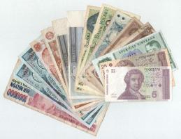 Vegyes, 15db-os külföldi bankjegytétel, közte Szovjetunió 1938. 1R (2x) T:F,VG
Mixed, 15pcs foreign...