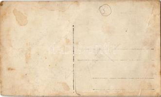 Festőművész állvánnyal / painter with easel. photo (fa)