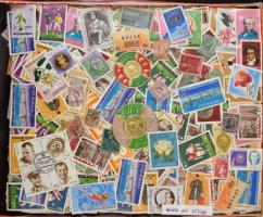 4.000 db vegyes külföldi bélyeg és blokk, köztük többletpéldányok is