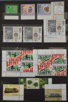 2016 Teljes évfolyam blokkokkal, kisívekkel, speciális blokkal 8 lapos A4 berakóban, benne 2011-es alaptörvény blokk fekete sorszámmal (Névérték: 27.756 Ft) (87.870)